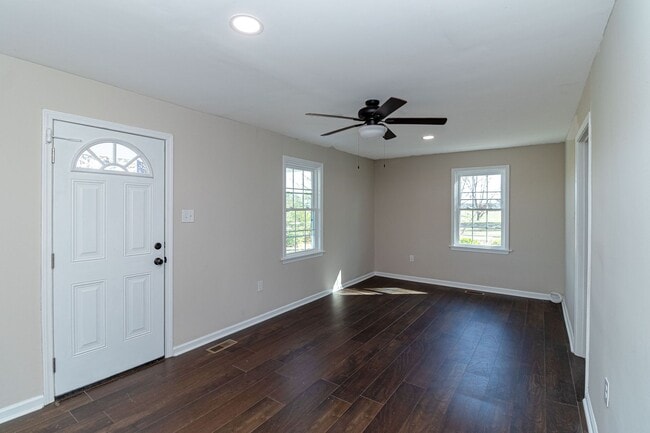 Photo - Cute 3 Bed/2 Bath Farmhouse!