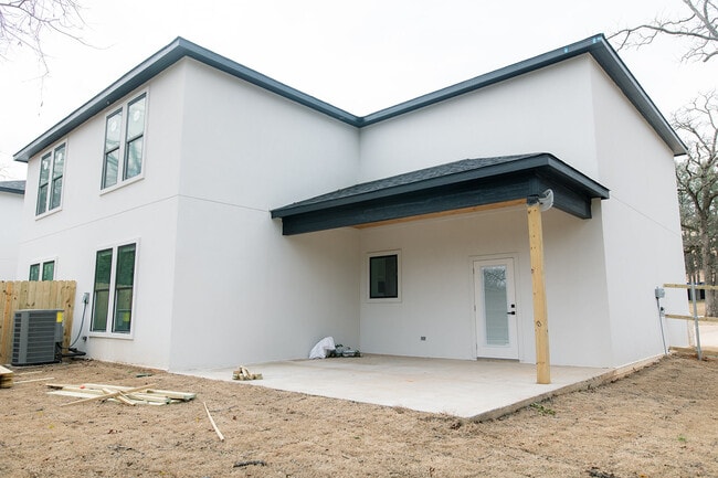 Photo - 2804 Old Omen Rd