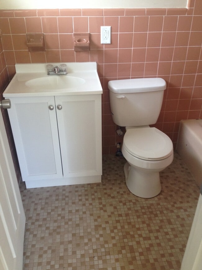 Photo - 3 Bed 2 Bath Home | Pet Friendly | Washer Dryer Hook Ups | Section 8 Welcome