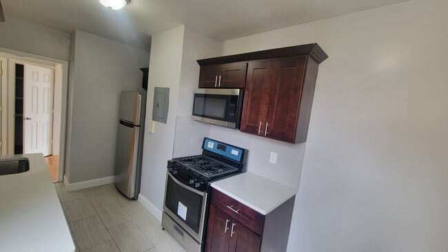 Photo - 713-715 Avenue C