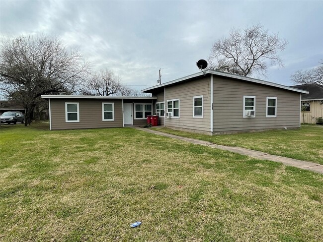 Photo - 1735 W 8th St