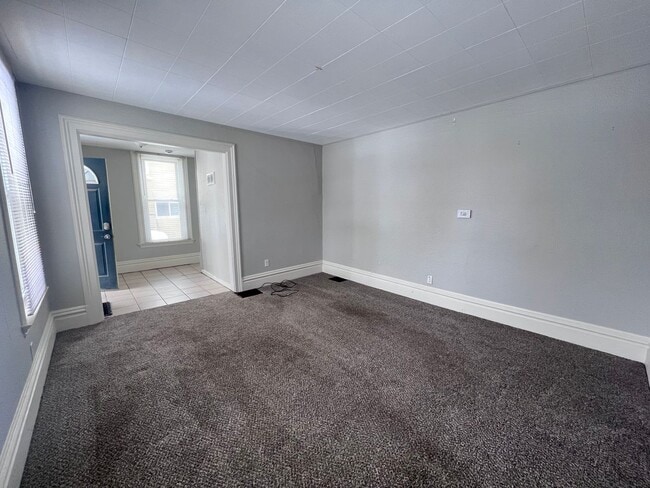 Photo - 1-Bedroom Unit Near Downtown Grand Rapids – On-Site Laundry!