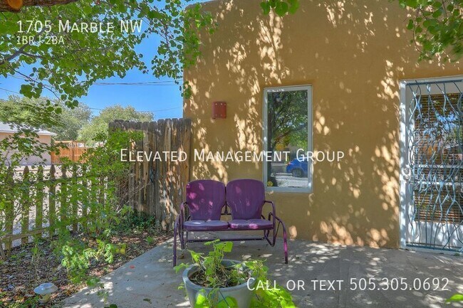 Photo - 1 Bed, 1.5 Bath Glamorous Old Town Bungalo...