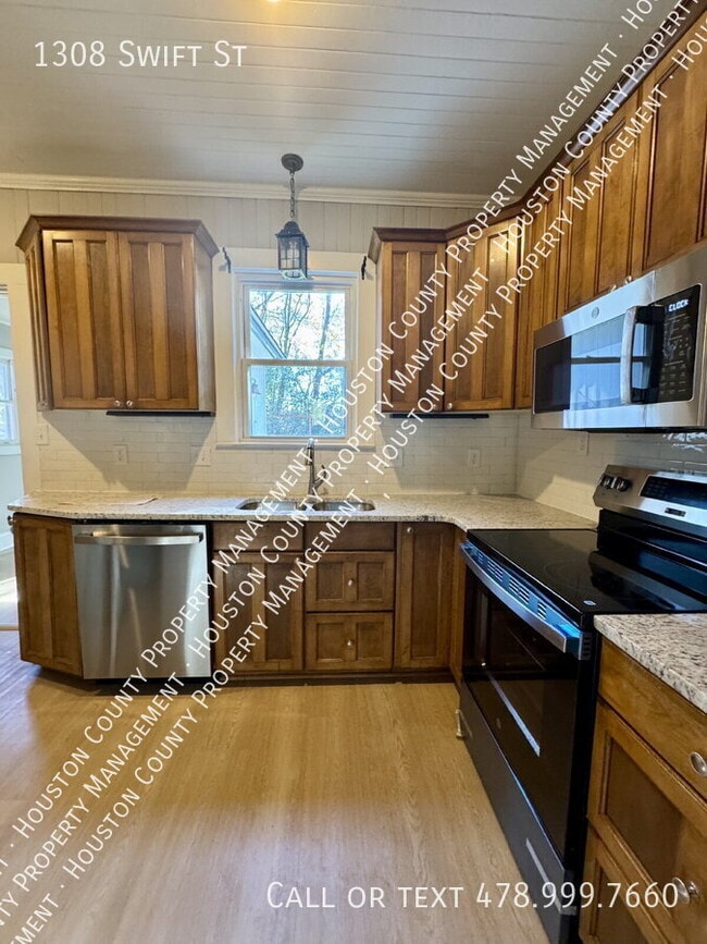 Photo - 1308 Swift St