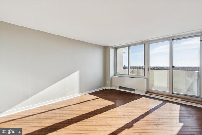 Photo - 604 S Washington Square Unidad 809