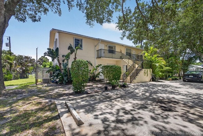 Photo - 708 SW Gardens Blvd