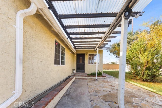 Photo - 19148 Saticoy St