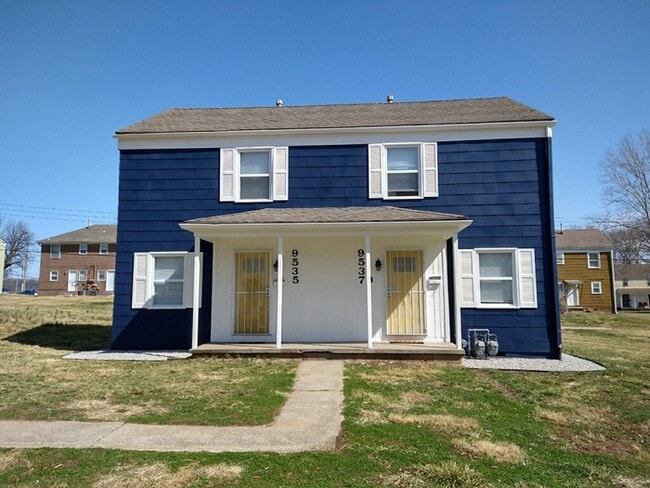 Building Photo - Section 8 Welcome 2 bed 1 bath duplex