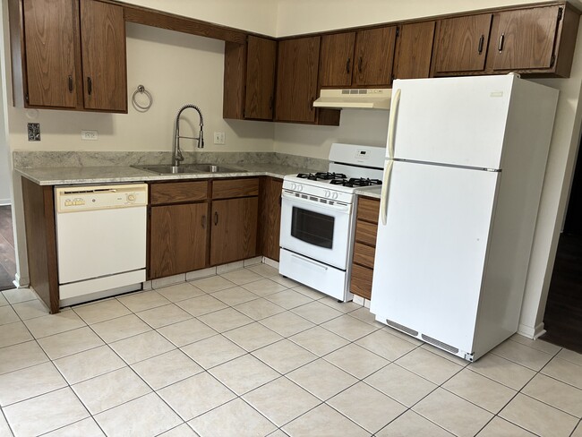 Photo - 340 W Johnson St Unit Apt. 2