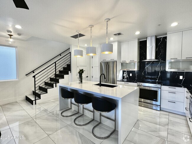 Building Photo - 3107 N 70th St Rental