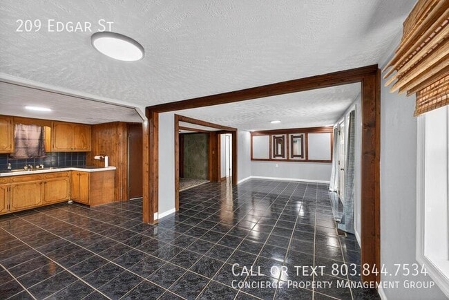 Photo - 209 Edgar St