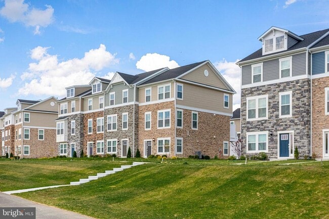 Photo - 5683 Glencoe Pl Townhome