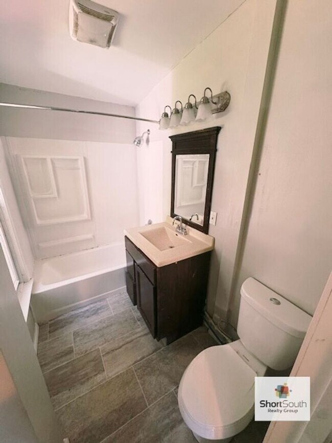 Photo - Updated 2 Bed 1 Bath home on the SE side