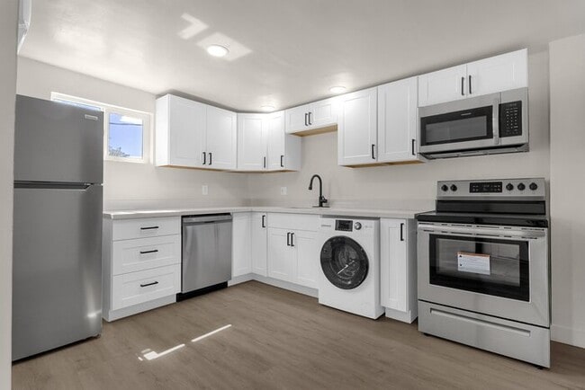 Brand new renovation in the heart of downt... - Brand new renovation in the heart of downt... Townhome
