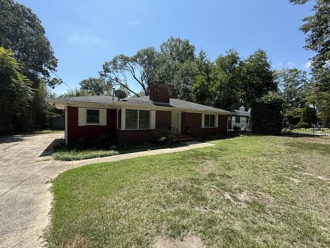 205 W Lee Rd