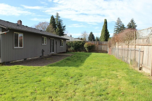 Photo - Cute single level, three bedroom home on quiet cul-de-sac in Hillsboro