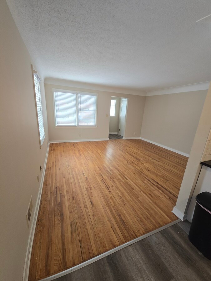 Photo - 4231 Bloomington Ave