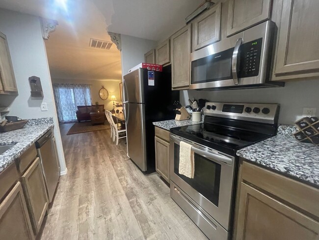Building Photo - Recently Renovated Furnished 3 Bedroom 2 Bath Condo/ Apartment for Rent in Branson, MO Unit #2