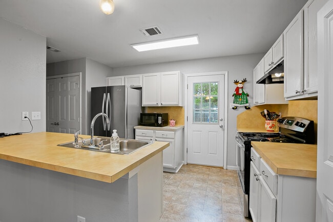Photo - 12867 Hazelwood Dr
