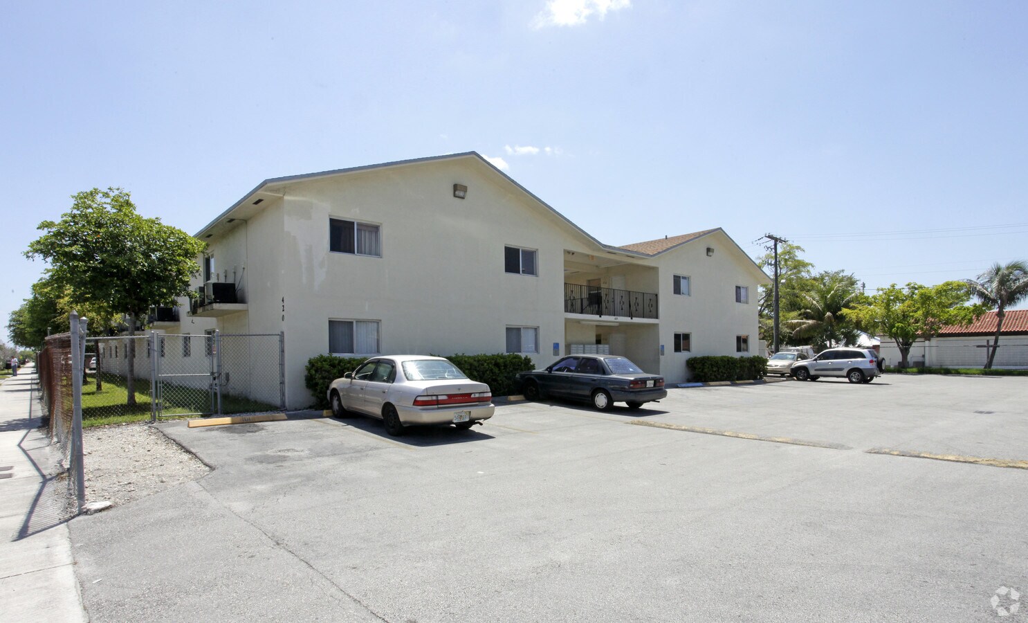 420 E 8th St - 420 E 8th St