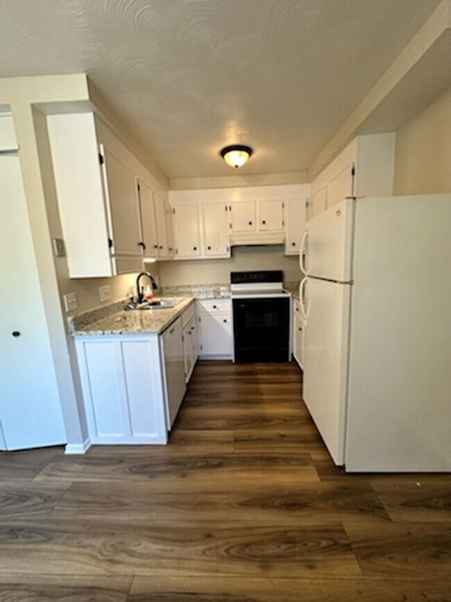 Photo - Spacious 3 Bedroom 2 Bath Condo Located in... Unit 11 Meadowbrooko Court