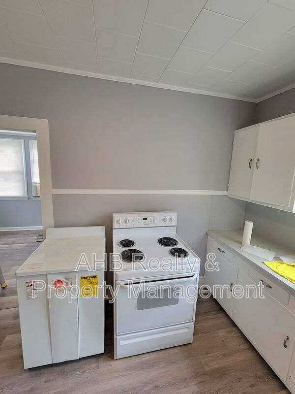 Photo - 1104 W Webb Ave