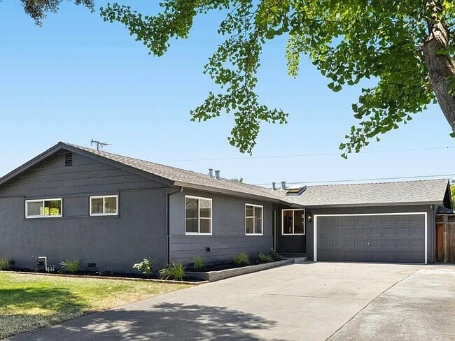Building Photo - 841 Peach Ave