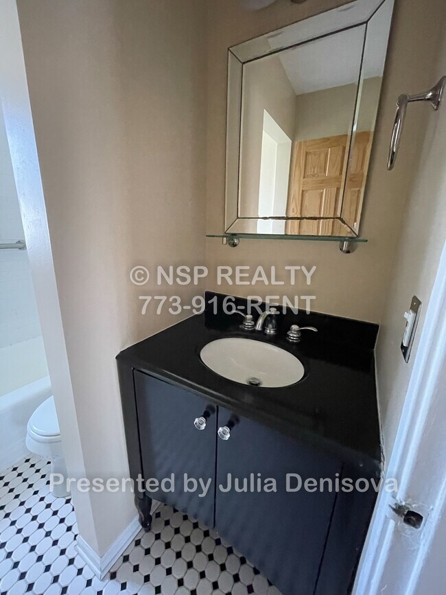 1147 Deerfield Rd Unit B