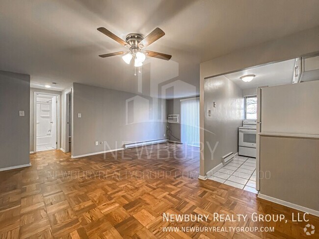 Building Photo - Newly Renovated 1-Bedroom Apartment in Wes... Unit Apt. 4