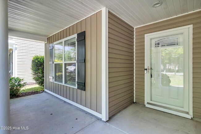 Photo - 3 Bed 2 Bath w/ a Bonus in Vineyard Plantation!