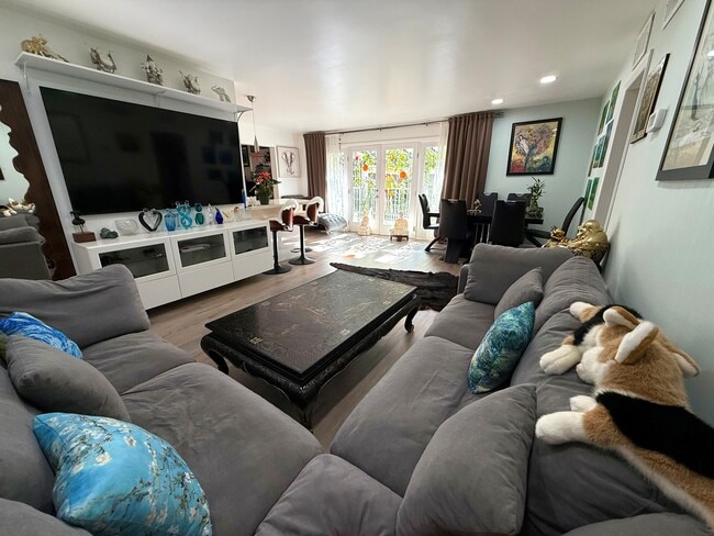 Building Photo - 843 4th St Unit #207