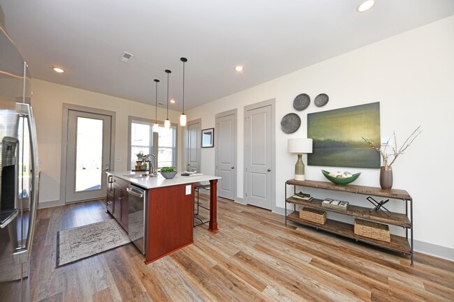 Cocina + Barra de desayuno - Fitzroy at Lebanon Townhomes