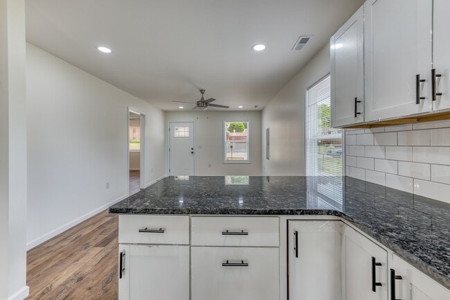 Photo - 107 Bettie St