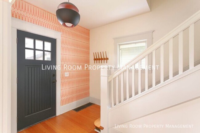 Photo - Showstopper in the Heart of No Po!  **Pric...