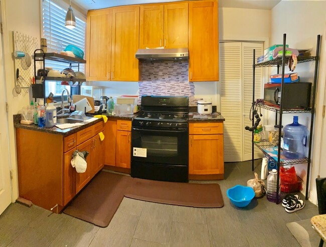 Photo - 254 W 31st St