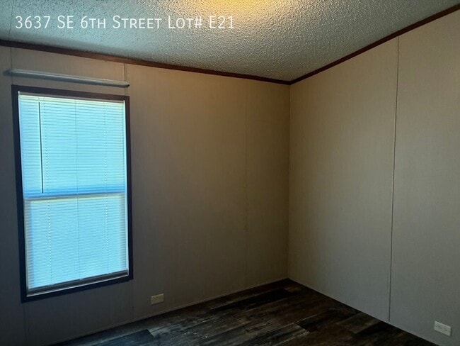 Photo - 3637 SE 6th St