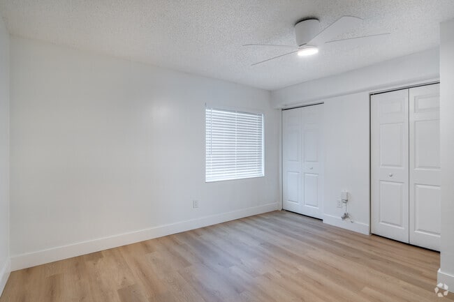 1BD, 1BA - 589SF - Bedroom