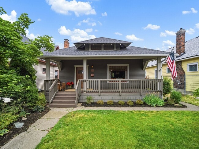 Building Photo - Charming Fully Furnished Spokane Home | Updated Comfort Near Downtown & Parks