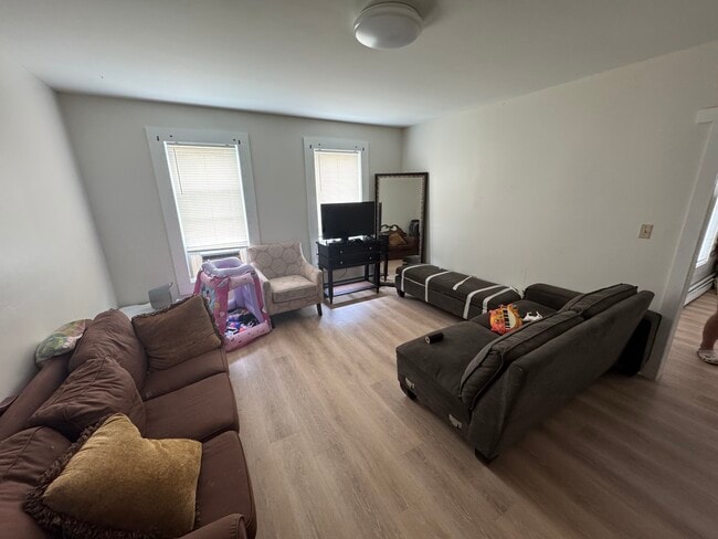 Building Photo - 77 Union St Unit #2 Rental
