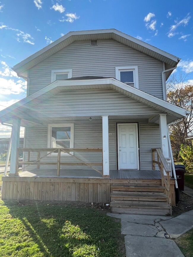 Building Photo - 1228 S Sugar St Rental
