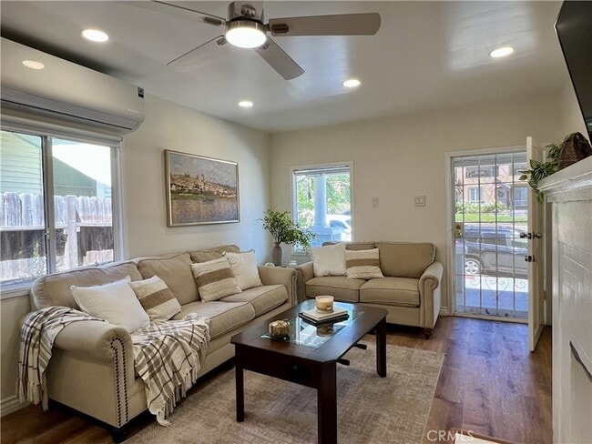 Photo - 1157 W 2nd St