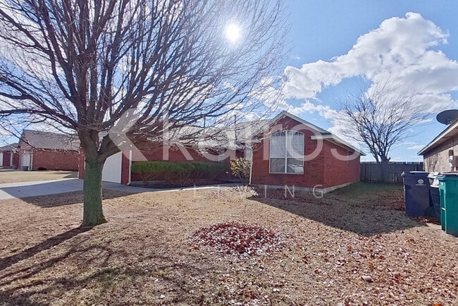 Photo - 704 SW 161st St