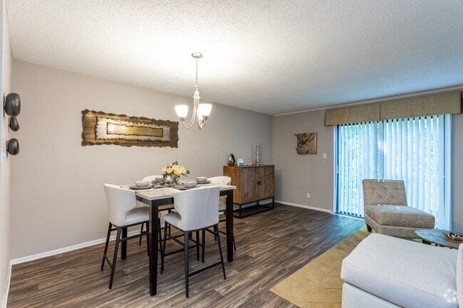 2BR , 1,5BA - 1256 ft2 - Sala de estar - The Preserve at Forest Hill