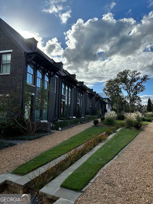 Photo - 210 Glasgow Ln