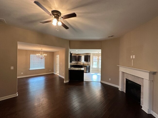 Photo - AVAILABLE NOW IN SOUTHAVEN! Spacious 4BR Home with Bonus Room & Fenced Yard