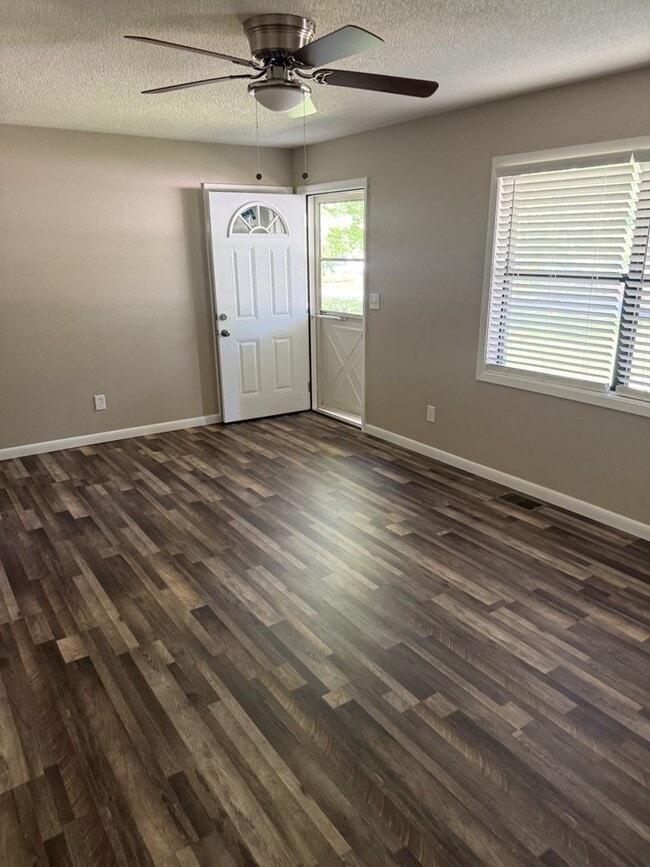 Photo - 2/2 Brick Home in Cave City!