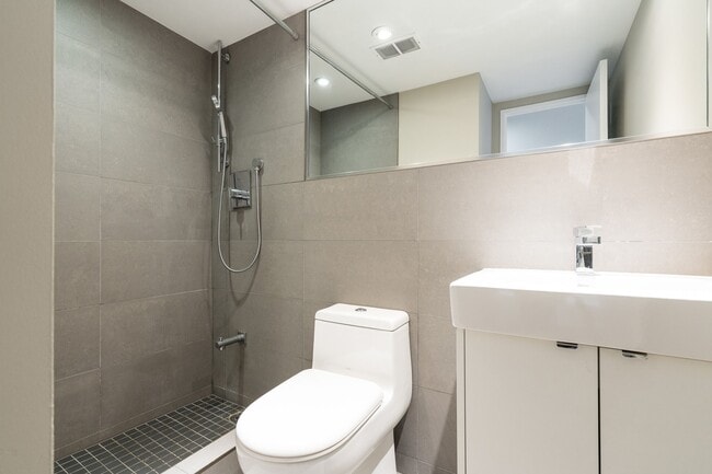 Photo - 798 Richmond Street West Unit 654