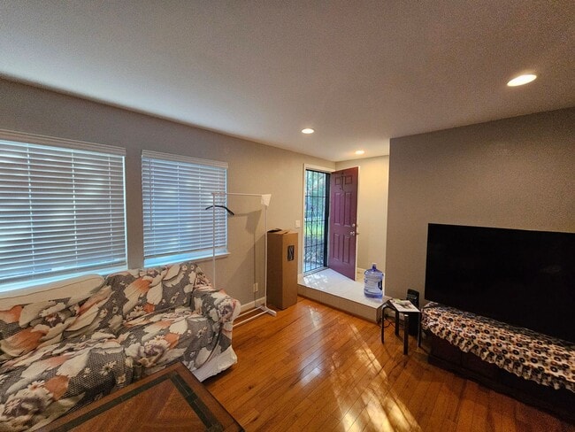 1394 N Loop Dr