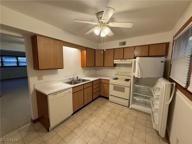 Photo - 52 Southwoods Ave