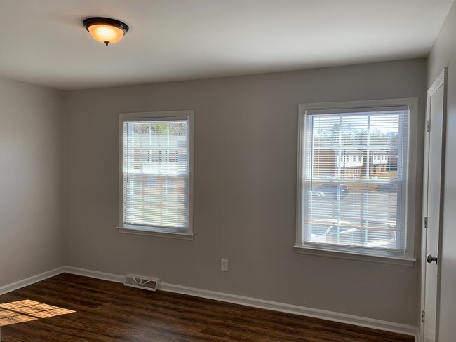 Photo - Chesterfield Gardens Unit 19